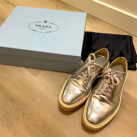 Stunning Prada silver platform brogues - Picture 2 of 13